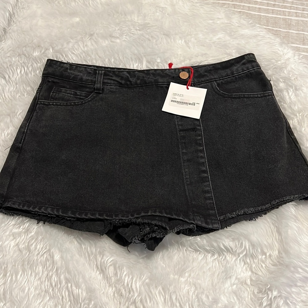 Toast Jeans skorts material girl. Waist is 16.5 lying flat